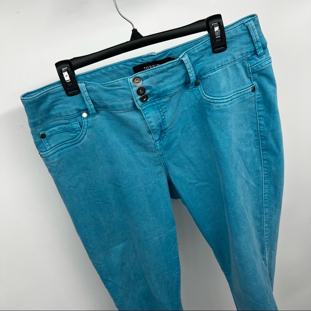 Torrid Denim Jeans 18 Blue Aqua Teal Solid Color 3 Buttons Turquoise Pants - Picture 2 of 6
